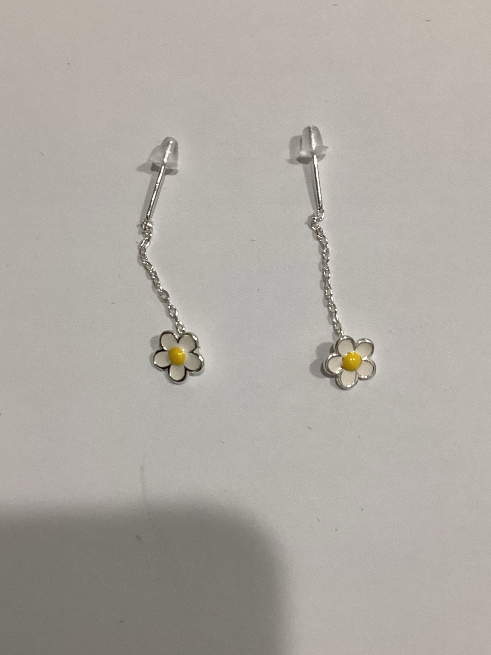 Fashion Jewelry Silver Daisy Drop Earrings with Yellow Centers